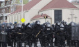 加州警察枪杀无辜黑人案再升级：示威者和警察发生冲突