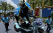 泰国大象沿街蹬三轮 迎王后诗丽吉83岁生日