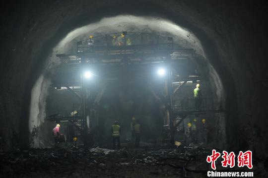 中国国内最长过海地铁海底隧道段动工