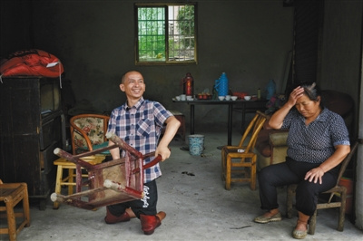 8月31日，浏阳道吾村，彭阳武离家12年后回到曾经的家很高兴，母亲则为更加吃紧的生活压力而烦恼。
