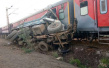印度火车又脱轨致50人受伤　这次撞上了翻斗车