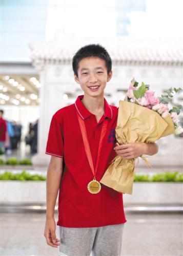  13岁的胡宇轩是中国数独队此次参赛最小选手，他还获得了个人赛第八名。 新京报记者 王飞 摄