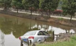 江西67岁农村老汉从落水私家车里勇救四人，含两婴儿一孕妇