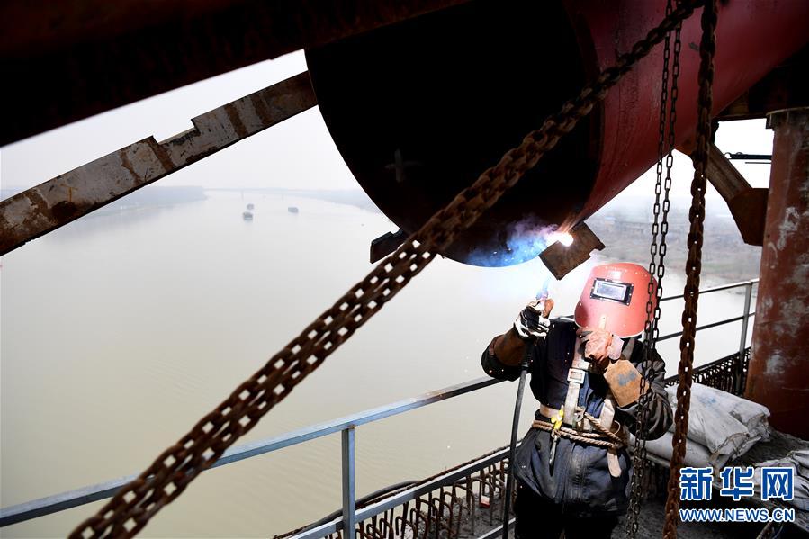 （经济）（2）商合杭铁路跨淮河特大桥钢管拱提升合龙