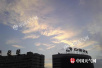 北京本周末多云转晴山区有阵雨 气温达31℃午后闷热