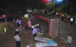 广东警方：梅州大货车侧翻致6死事故与货车超载闯卡有关